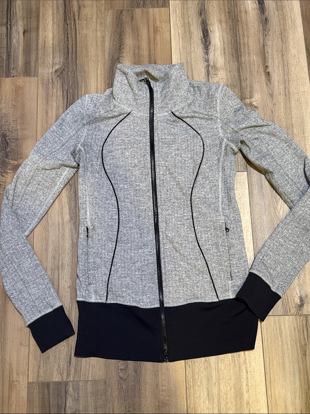 Women’s long stretch, black white houndstooth size 8 Lululemon zip up